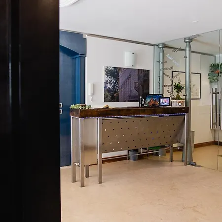 Boutique 3 0 4* Φεράρα