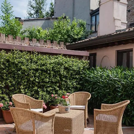 Boutique 3 0