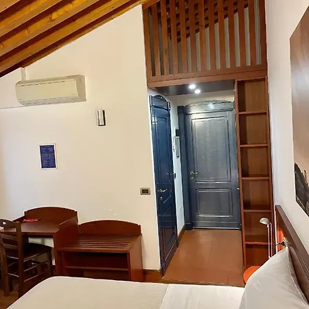 Boutique 3 0 4* Φεράρα